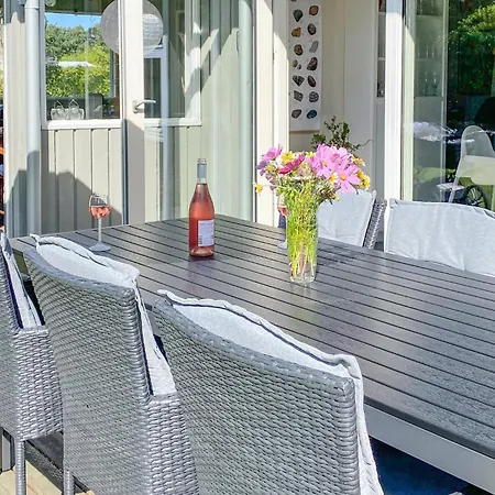Lovely In With Kitchen * Farso